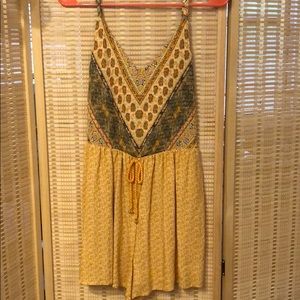 Yellow patterned romper!!